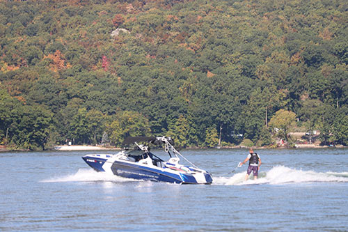Candlewood lake Water skiing